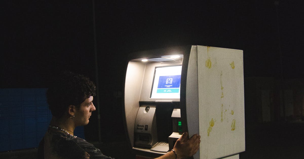 ATM 기기에서 하루 최대 입출금 한도는 얼마인가?